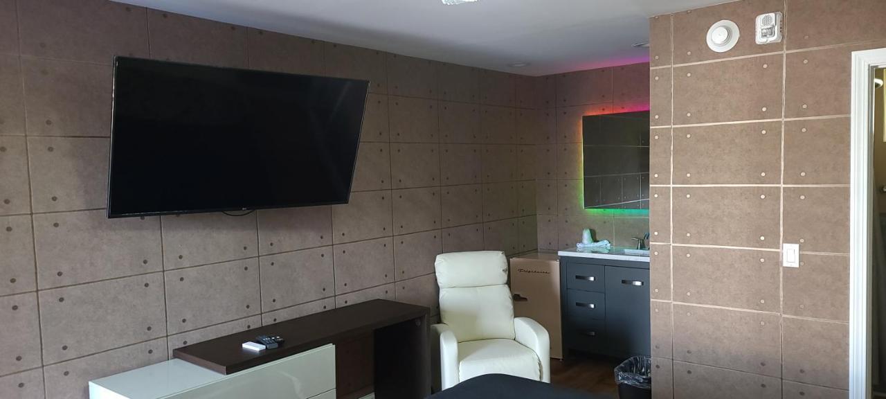 Americas Best Value Inn Providence-North Scituate Extérieur photo
